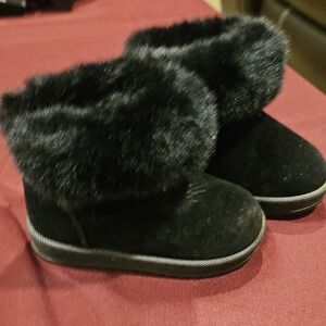 Girls Black Fur-Lined Boots